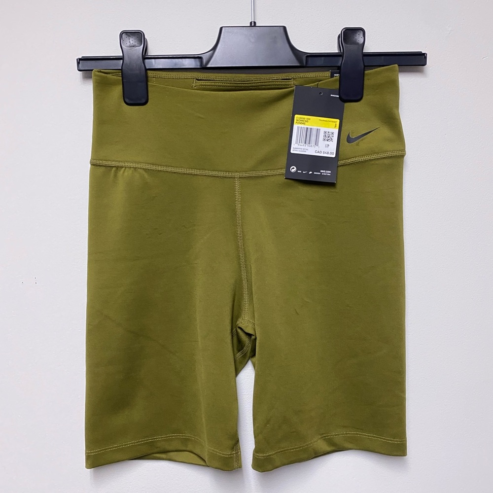 2/$40 🌺 Nike 7” Bike Shorts